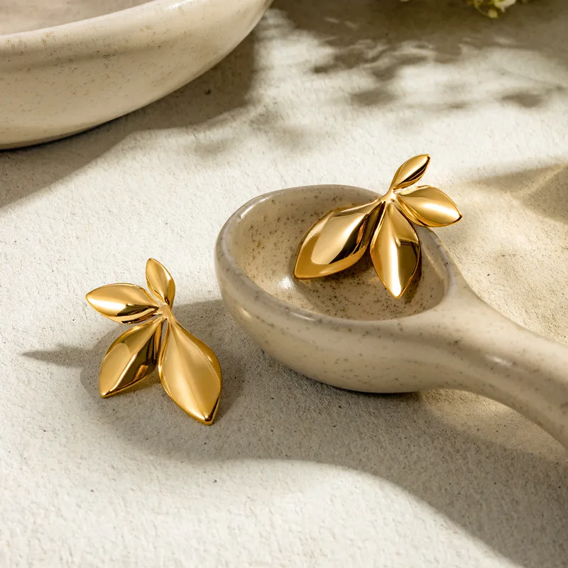 Simple Flowered Earrings image 0