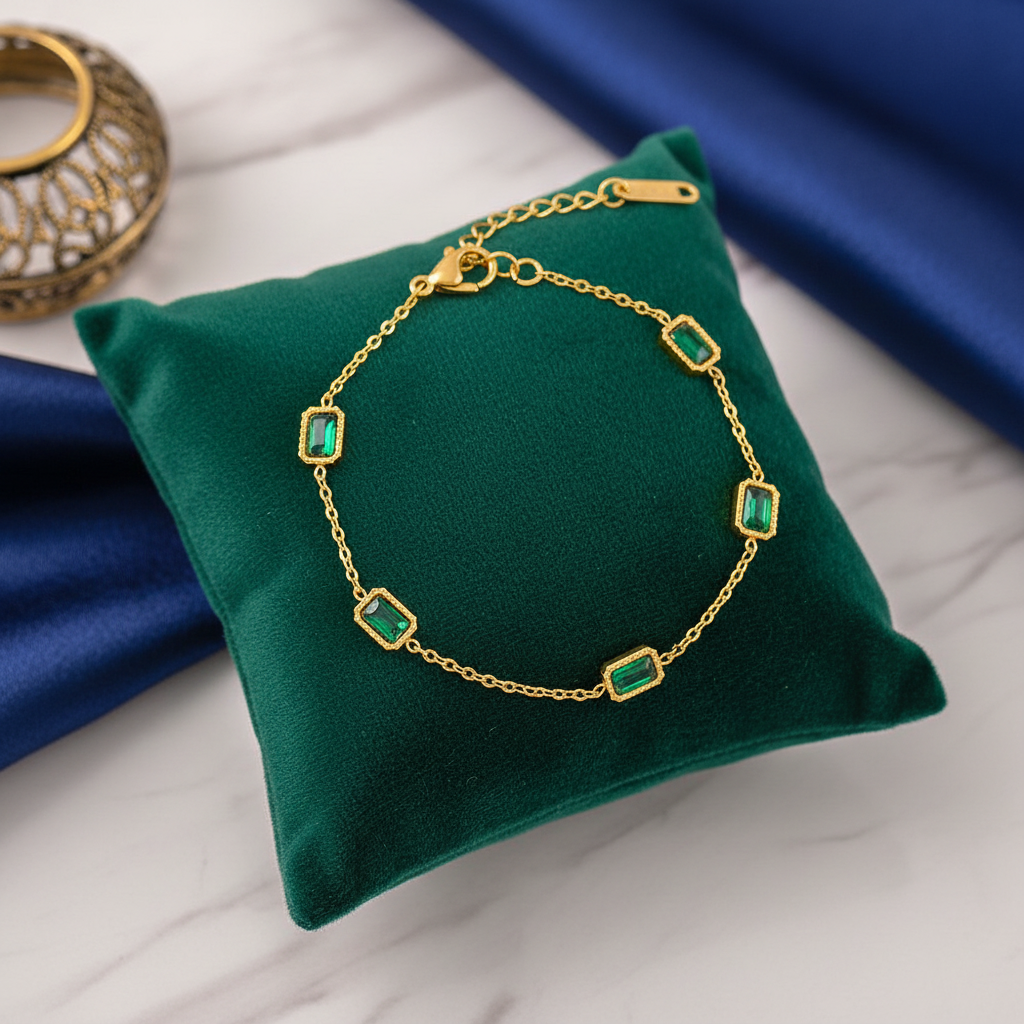 Emerald Bracelet in elegant setting